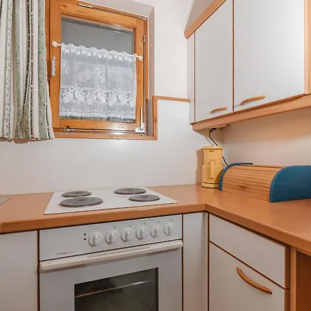 Lägenhet Haus Koetschach-3 By Interhome