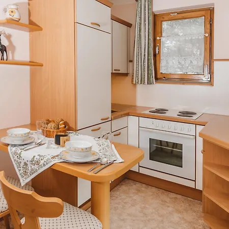 Lägenhet Haus Koetschach-3 By Interhome