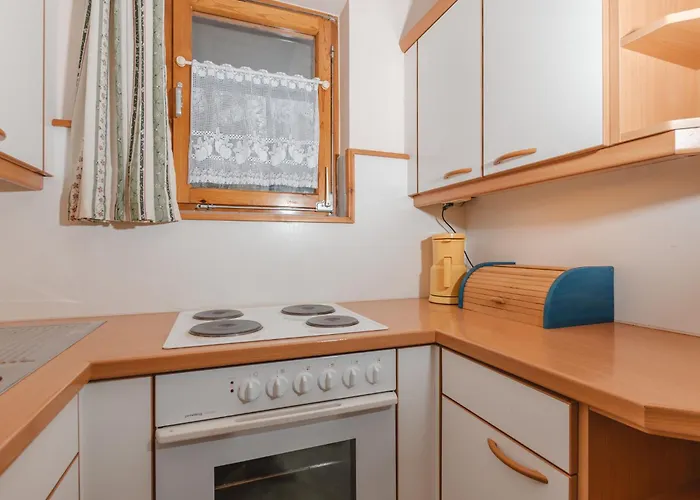 Lägenhet Haus Koetschach-3 By Interhome