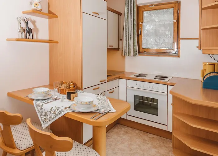 Lägenhet Haus Koetschach-3 By Interhome